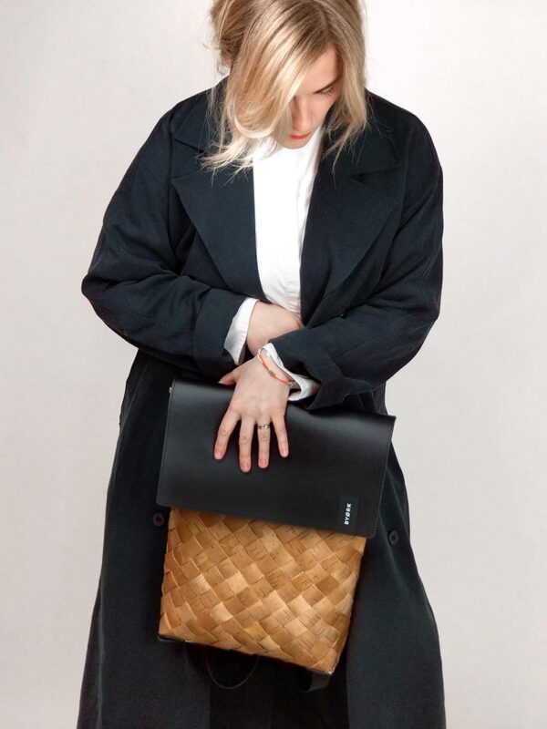 Panneau photovoltaïque double face 425W JA Solar demi-cellules Cadre Noir cabine